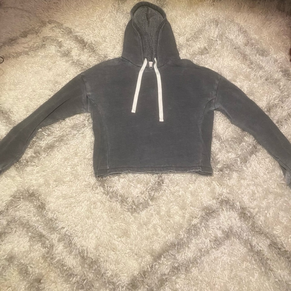 Light cropped pullover